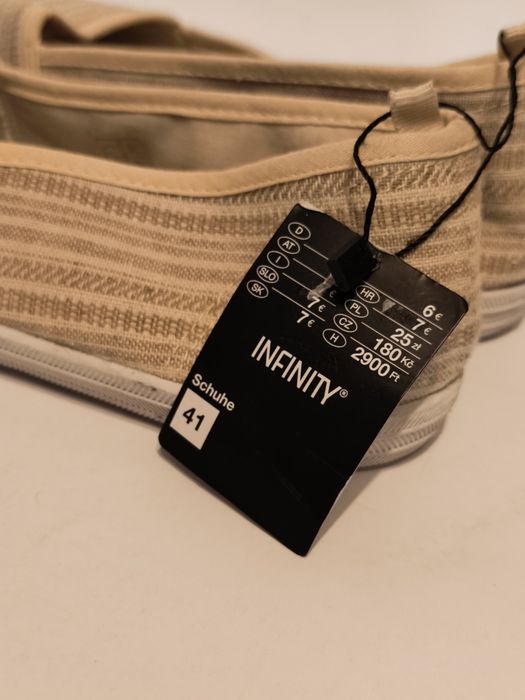 Nowe slipony Infinity 41 beżowe lekkie wsuwane z metką