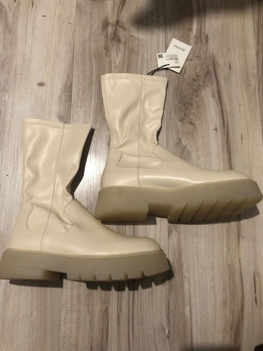 Bershka białe kremowe wsuwane botki kozaki rozmiar 38