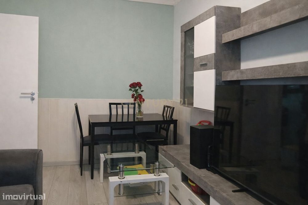 Apartamento T2 em Amadora  com espaço exterior — Falagueira-Venda Nova, Lisboa