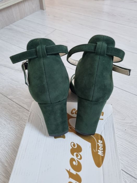 Buty na obcasie nowe