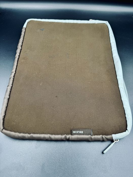 Belkin etui pokrowiec z zamkiem na laptopa do 16”