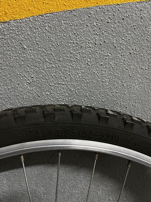 Pedais de encaixe, bomba, espigão, bolsa, camaras de ar.