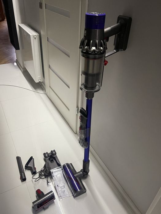 Dyson V 10 , odkurzacz bezprzewodowy , Duży zestaw , Piekny stan