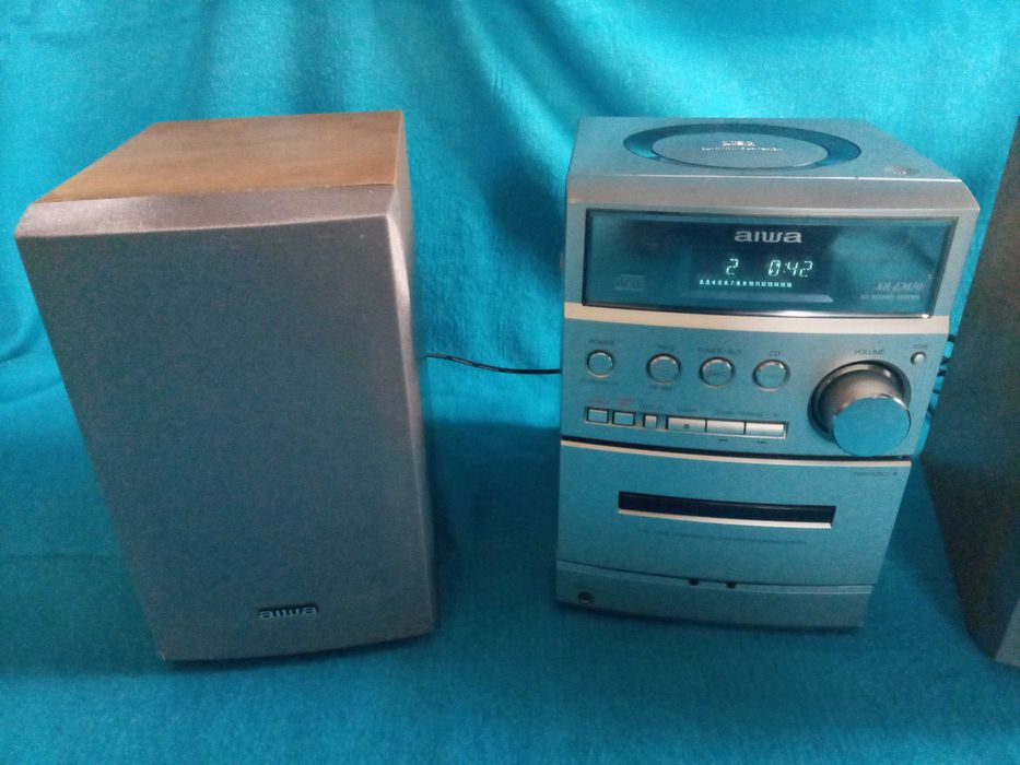 музыкальный центр Aiwa с родными колонками CD в подарок (хорошее состояние)