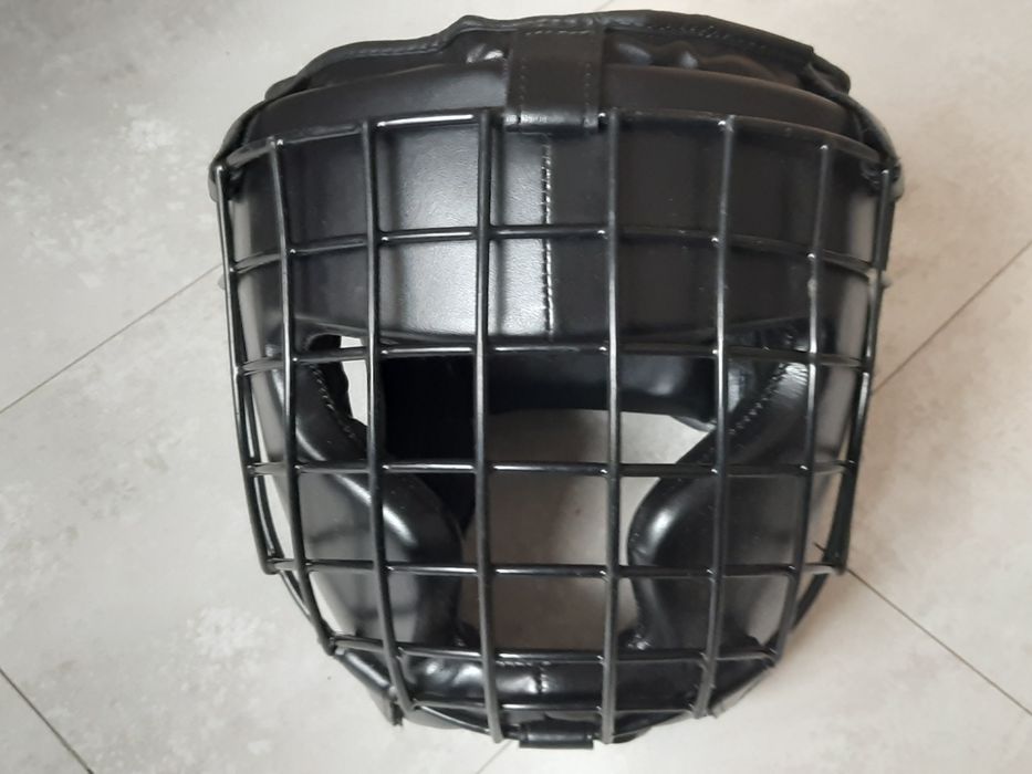 Kask bokserski treningowy z metalową kratką Evolution (karate)
