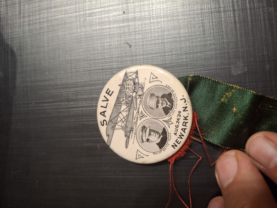 Cracha muito antigo raide aereo Macau sarmento  Beires 1924