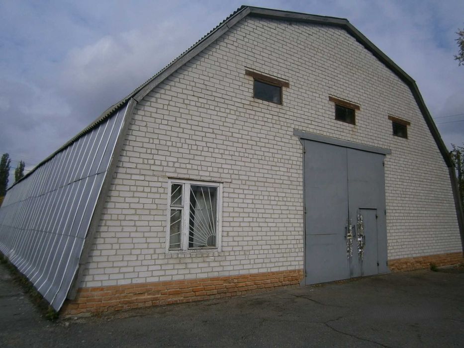 Великий виробничо-складський комплекс (АТП) 2014,5 м² з комунікаціями, ділянка 1,3 га, с-ще Козельщина