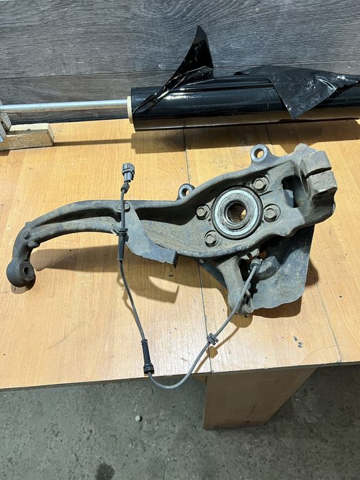 цапфа поворотній кулак nissan navara d40  pathfinder r51