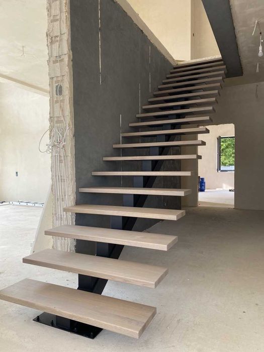 Schody na konstrukcji stalowej, metalowe, samonośne, loft nowoczesne
