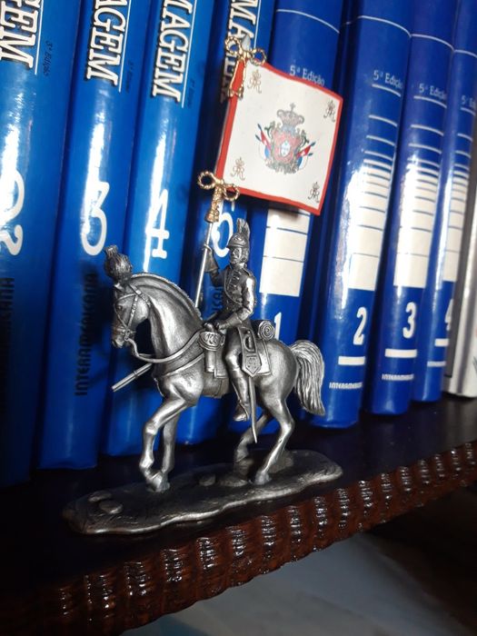 Cavaleiros Porta-Estandarte em Estanho