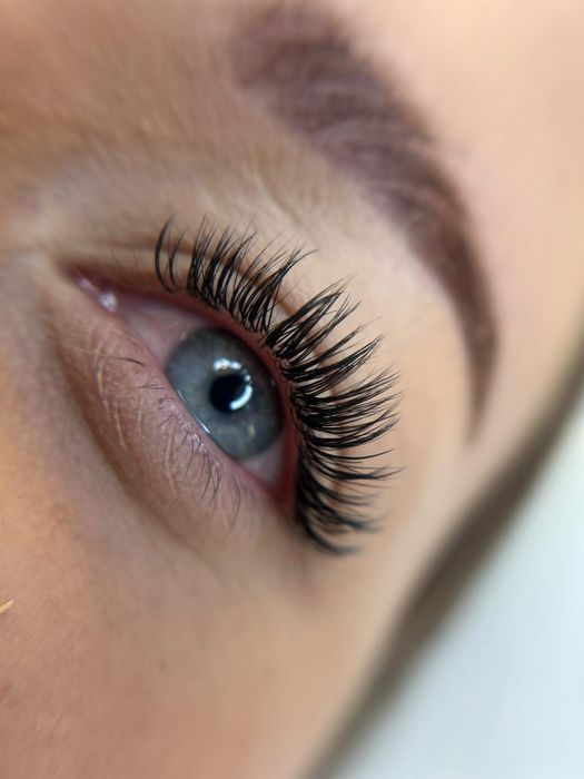 Przedłużanie rzęs/ efekty niestandardowe/ możliwy dojazd