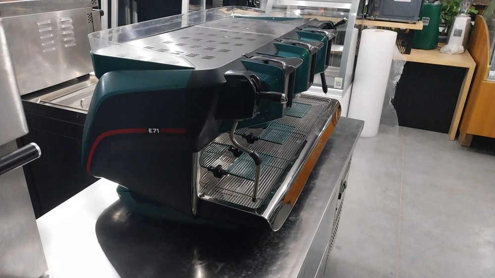 Ekspres do kawy 3-grupowy Faema E71 Touch - mistrzostwo inż. kawowej