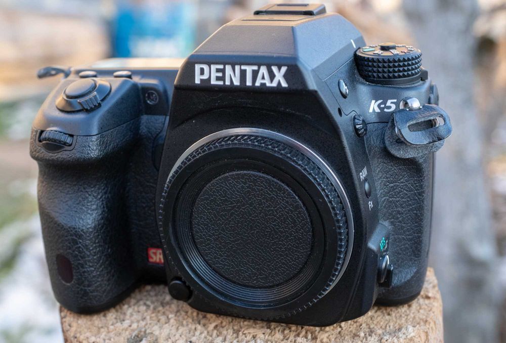 Дзеркальна фотокамера Pentax K5 майже нова. пробіг  6200 !!