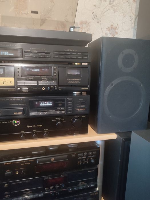 Стойка pioneer с колонками.