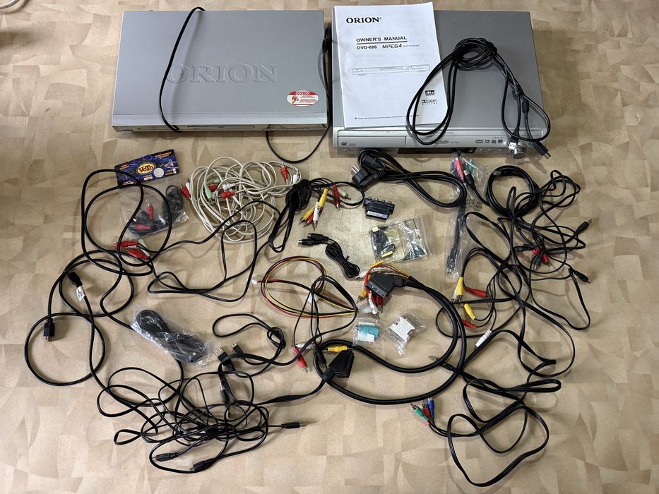 DVD, провода и всякая мелочь