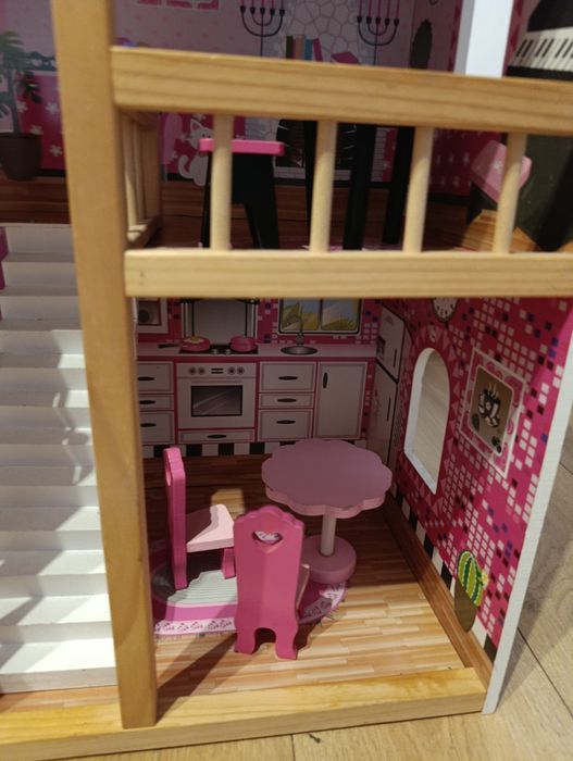 Domek dla lalek .