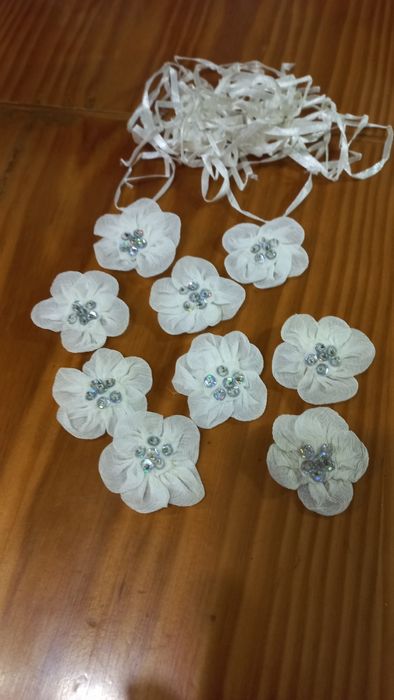 Aplicações para roupa em flor