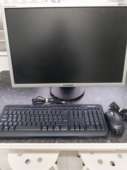 Vendo  omputador secretaria