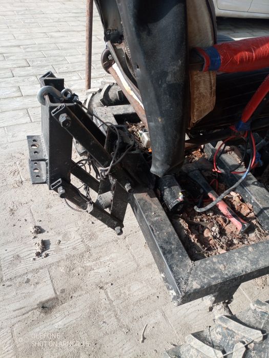 Продам Трактор 4х4 ,гідравліка електрична підйом 180кг двигун 24 кс