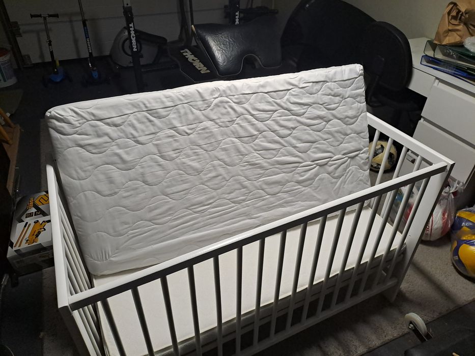 Łóżeczko dzieciece plus 2 materace