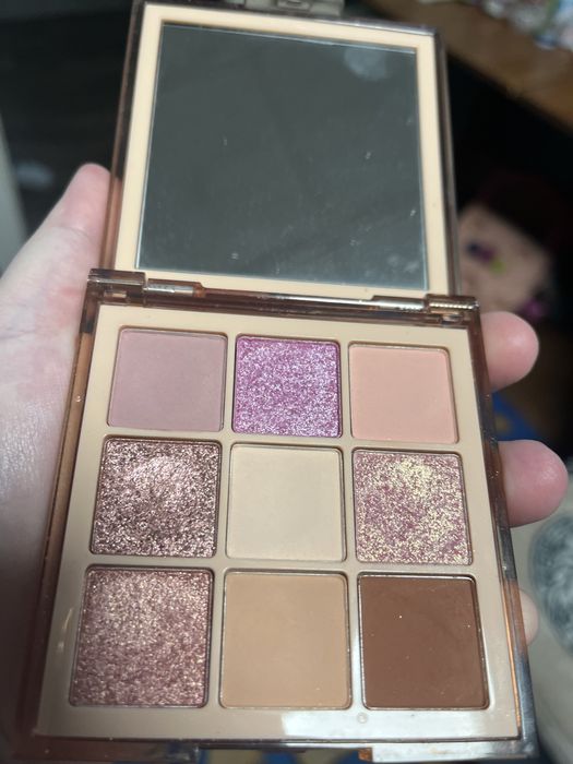 Палетка тіней Huda Beauty