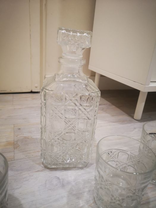 Conjunto de copos e jarro de uísque443225243229900801