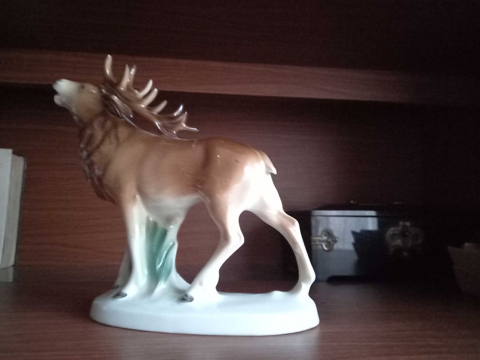 Фарфоровая статуэка