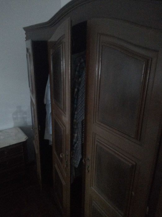 Roupeiro 4 portas cerejeira para venda solidaria