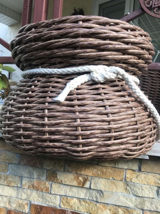 Кашпо из ротанга.