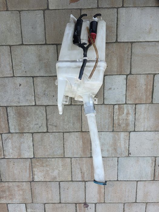 Zbiorniczek spryskiwaczy Toyota Corolla Verso 2 II 04-09 wysyłka kpl