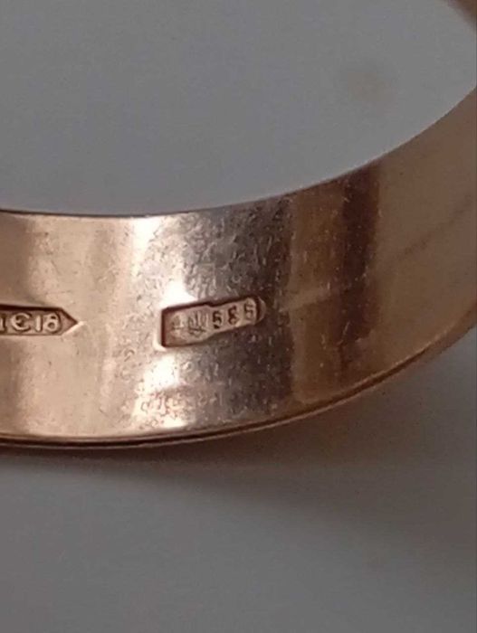 продам золоту обручку 585