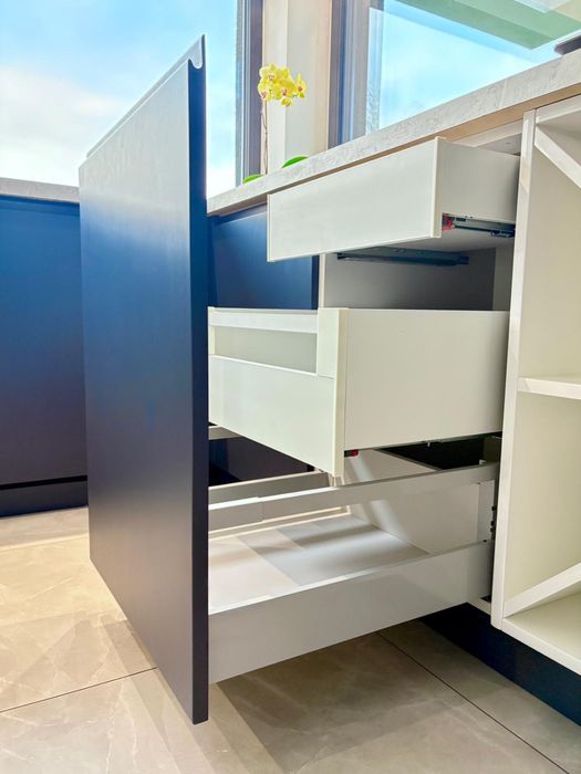 Meble na wymiar, stolarz