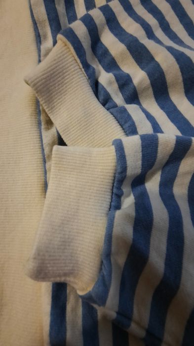 Гарний легенький світшот на дівчику/хлопчика