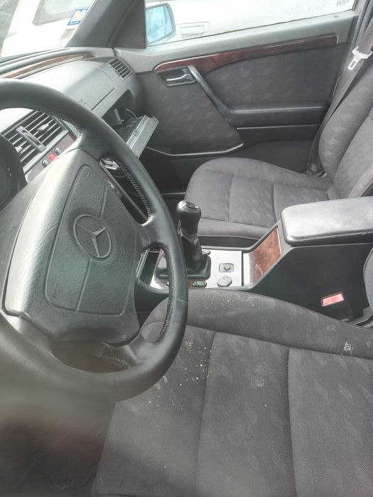 Mercedes C220 (W202) - 250 mil km - Motor Impecável (Batido de Frente)