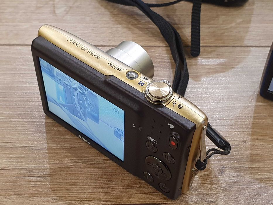 Вінтажний цифровий фотоапарат / Мильниця нульових Y2K ( Nikon ,Kodak, Lumix)