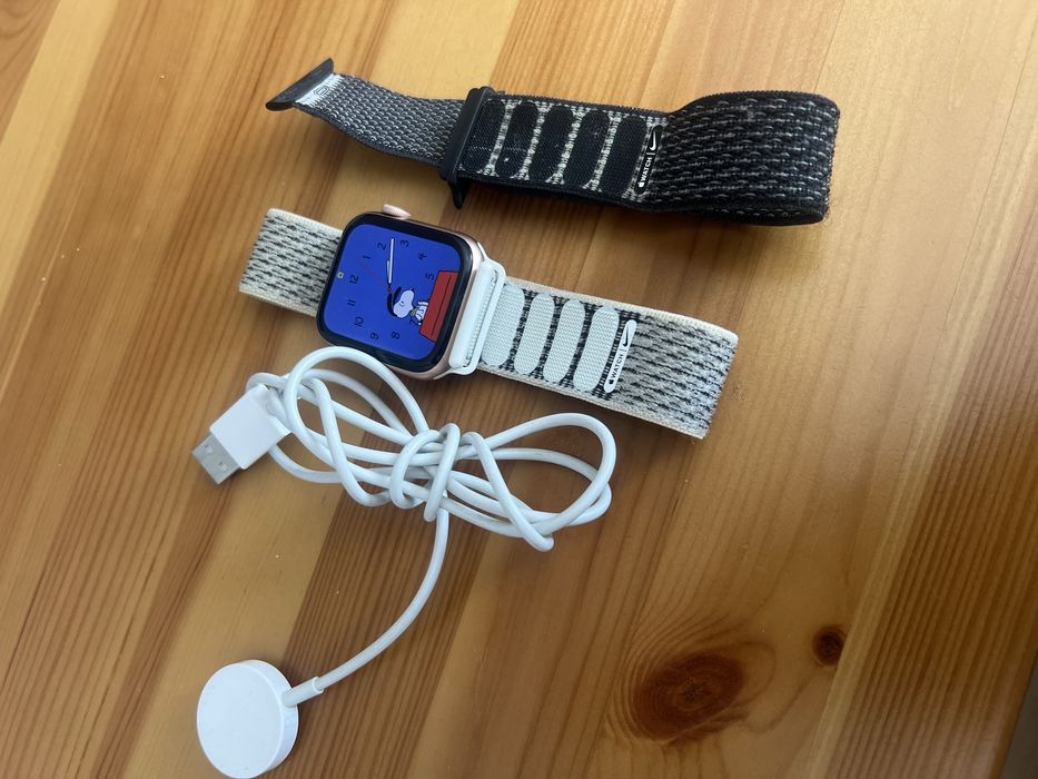 Apple Watch SE 44mm + 2 paski Nike