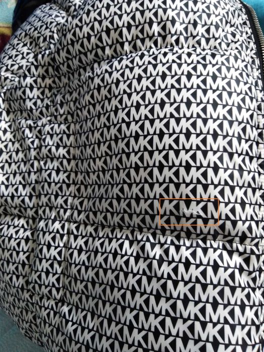 Blusão/Casaco Negro de Penas Michael Kors