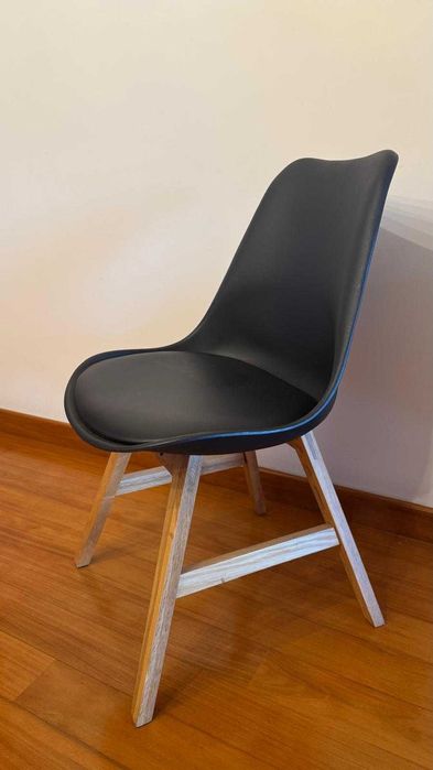 Cadeira almofadada c/ pernas madeira (conj. de 6 Un), excelente estado