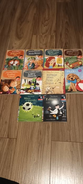 Zestaw ubrań i książek