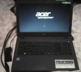 PC Portátil ACER ASPIRE E 15 a funcionar