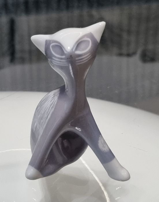 Sygnowana figurka Kotek mały Z. Kosicka Ćmielów, lata 50.