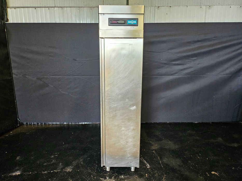 Frigorífico em inox para tabuleiros GN