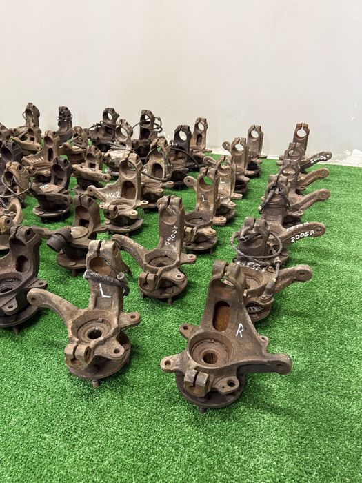 Цапфа поворотний кулак Форд Ескорт Скорпио Сієра Мондео 1