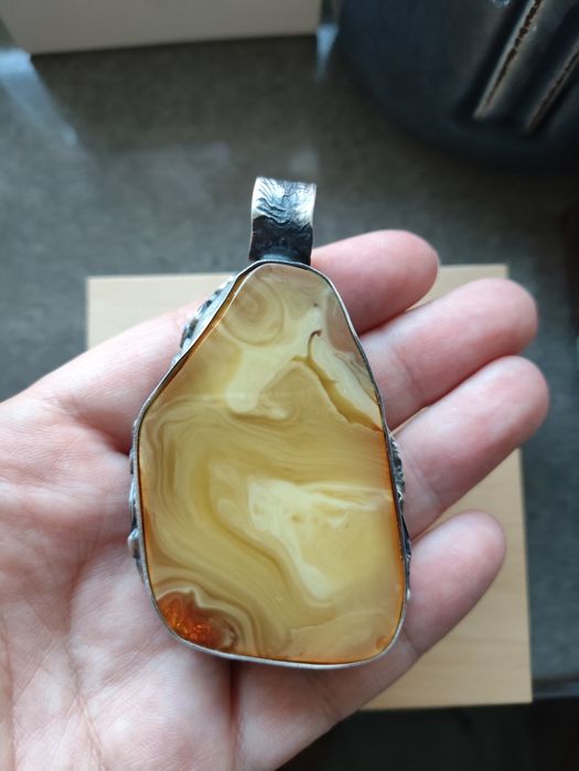 Srebrny duży wisior z bursztynem artystyczny srebro 54 gram