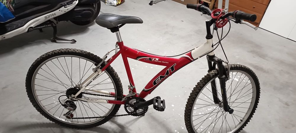 Bicicleta TT  com suspensão à frente