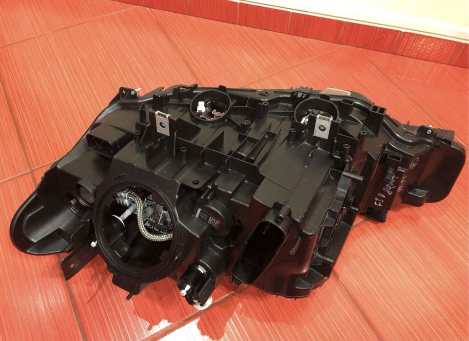 Продам оригінальні адаптивні фари Бі-ксенон з блоками BMW F30 F31