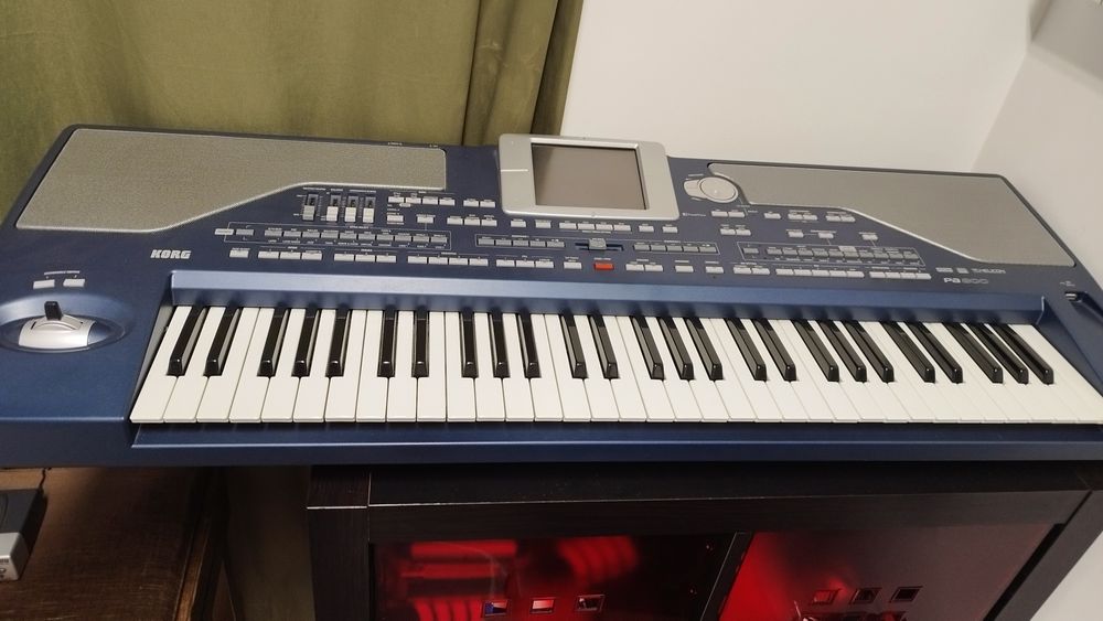 Teclado Korg PA800