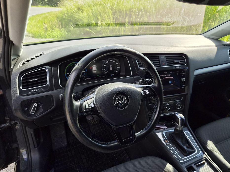 Volkswagen E-golf 136km
