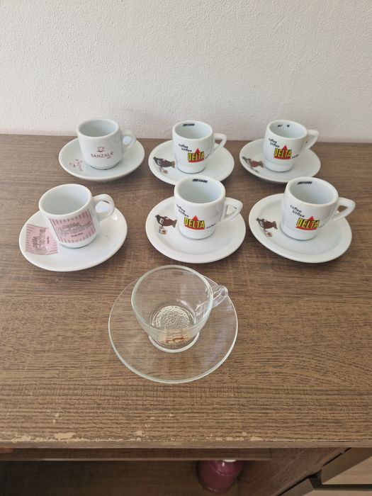 Conjunto pires e chávenas antigas