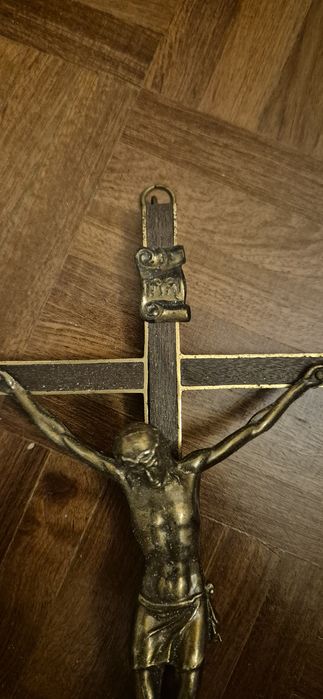 Crucifixo com suporte para a parede de Jesus Cristo